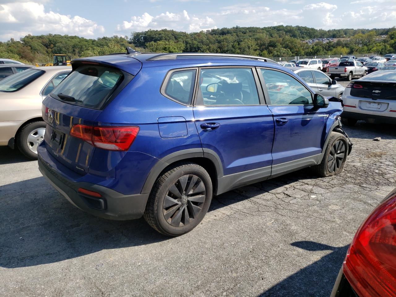 Image 3 of Volkswagen Taos S 2022 with VIN 3VVMX7B2XNM074911