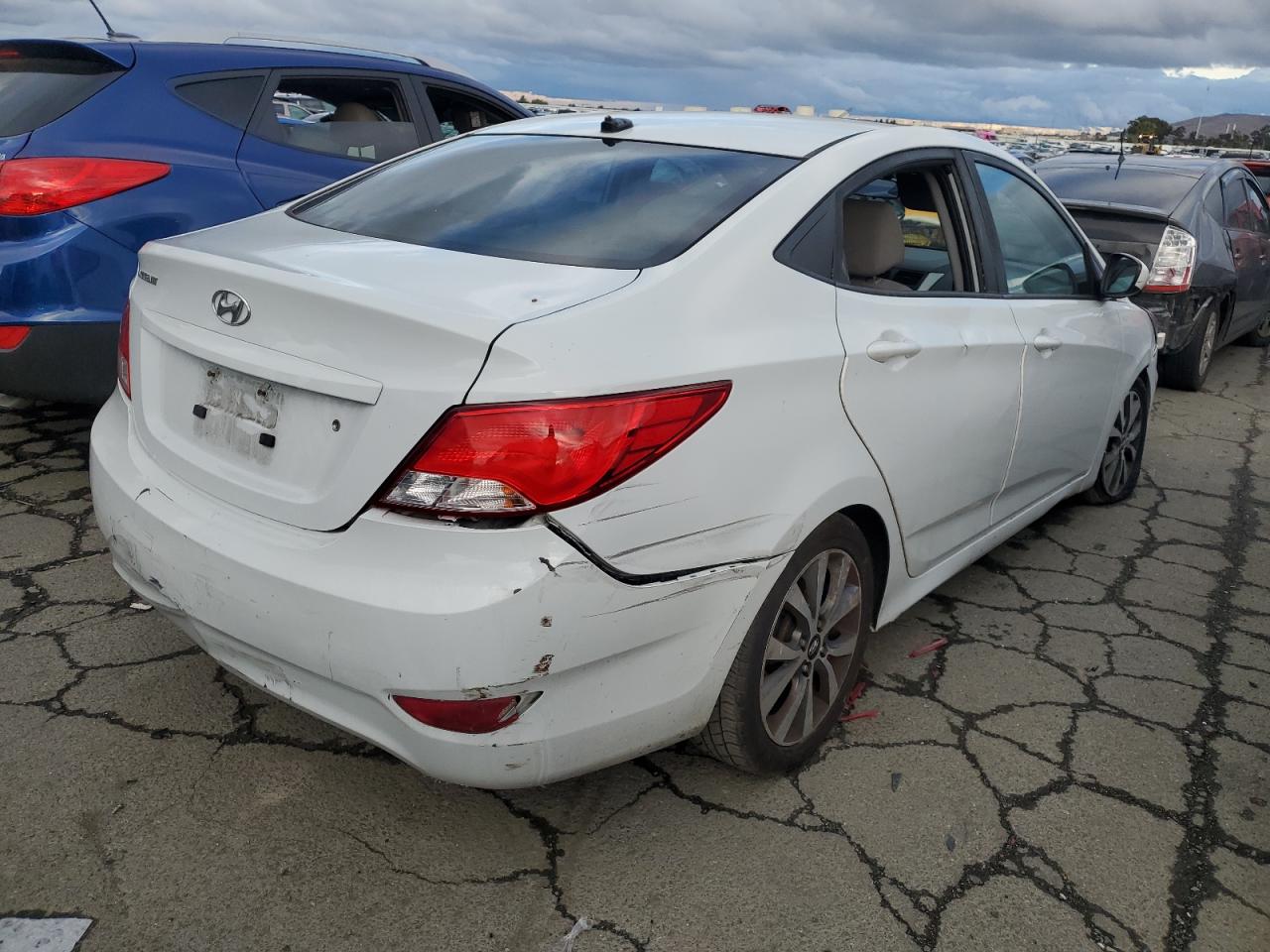 Изображение 3 2017 HYUNDAI ACCENT SE 2017 с VIN KMHCT4AE1HU360948