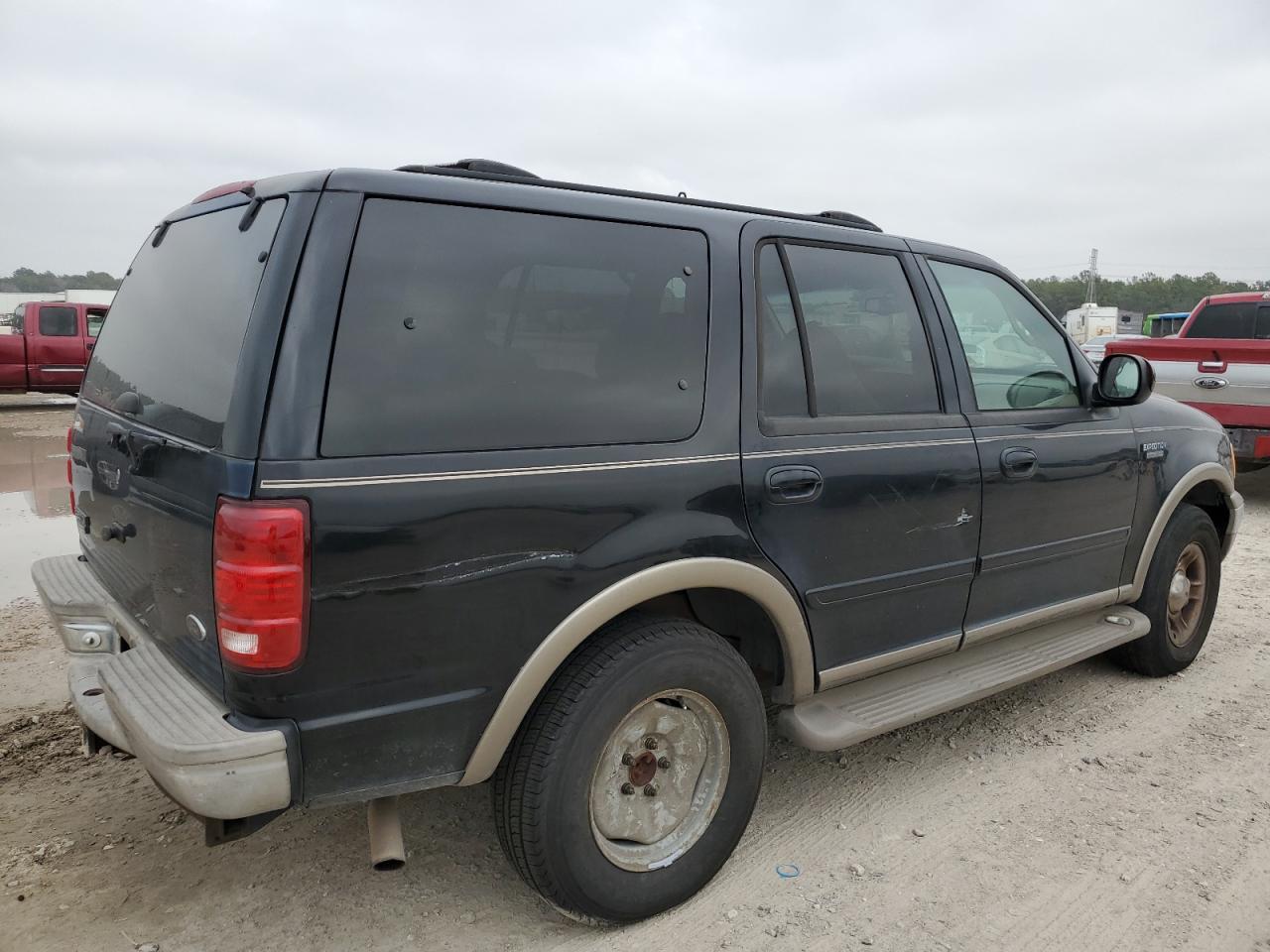 Image 3 of 2001 FORD EXPEDITION EDDIE BAUER 2001 with VIN 1FMPU18L71LB55678