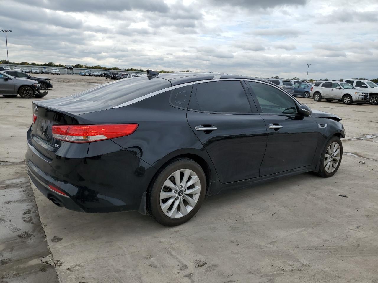 Obraz 3 z 2016 KIA OPTIMA EX 2016 z VIN 5XXGU4L36GG075522