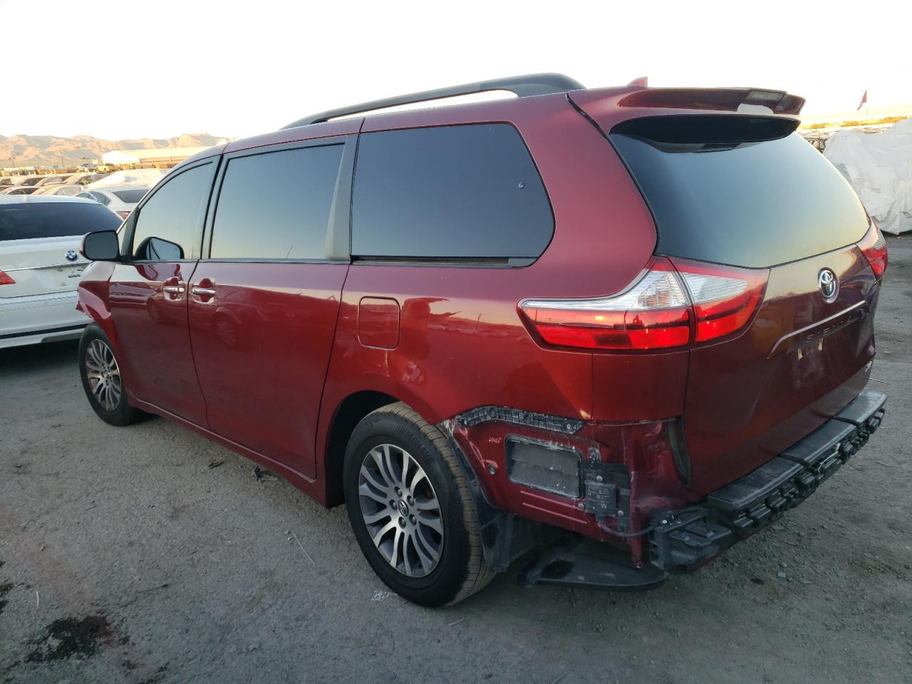 Image 2 of 2018 TOYOTA SIENNA XLE 2018 with VIN 5TDYZ3DC1JS909927