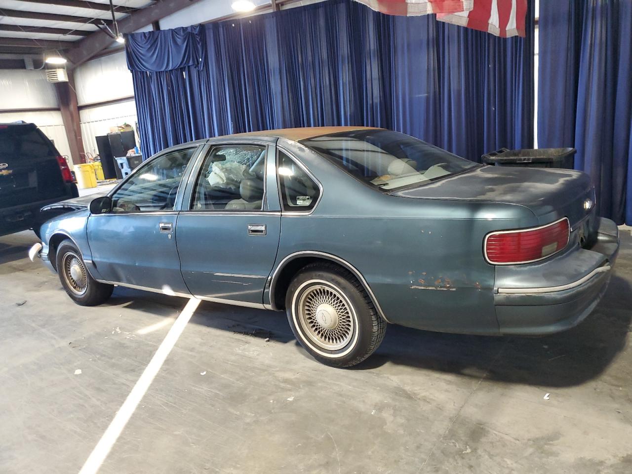 Image 2 of 1995 CHEVROLET CAPRICE CLASSIC 1995 with VIN 1G1BL52W0SR107099