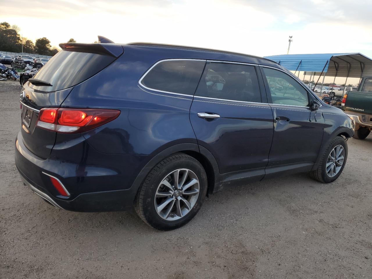 Изображение 3 2018 HYUNDAI SANTA FE SE 2018 с VIN KM8SM4HF0JU259641