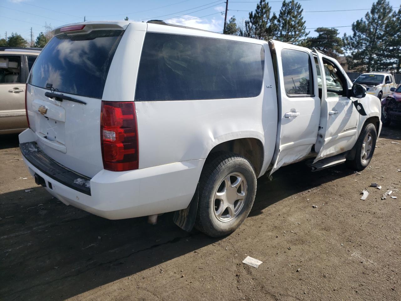 Image 3 of 2007 CHEVROLET SUBURBAN K1500 2007 with VIN 3GNFK163X7G135205