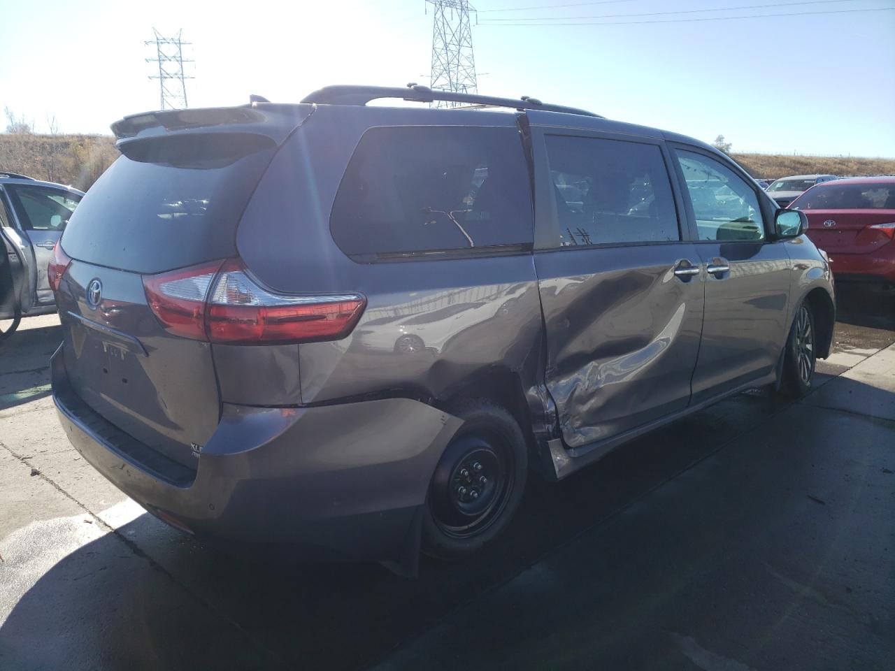 Image 3 of 2019 TOYOTA SIENNA XLE 2019 with VIN 5TDDZ3DC7KS222872