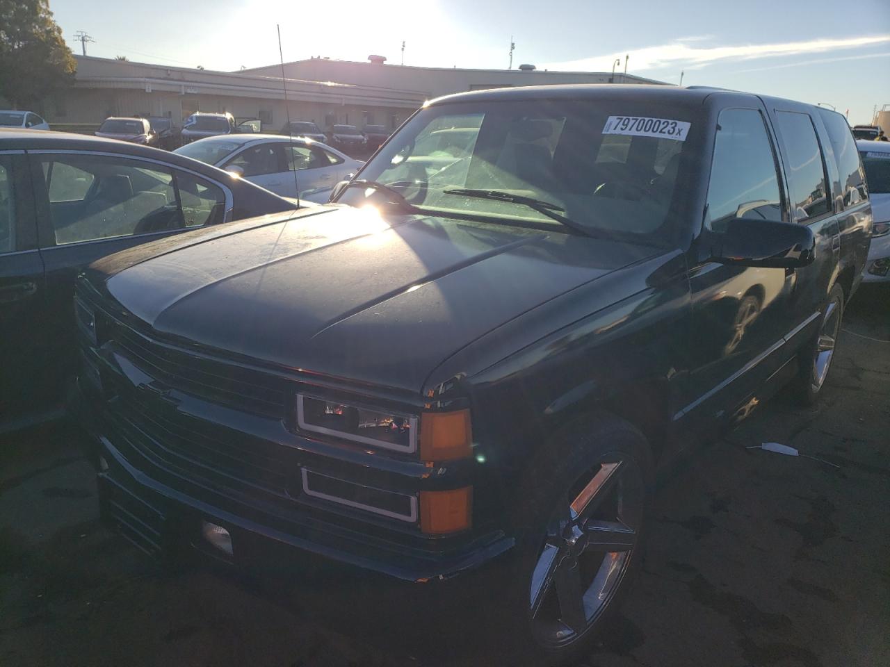 Image 1 of 2000 CHEVROLET TAHOE C1500 2000 with VIN 1GNEC13R5YR229981