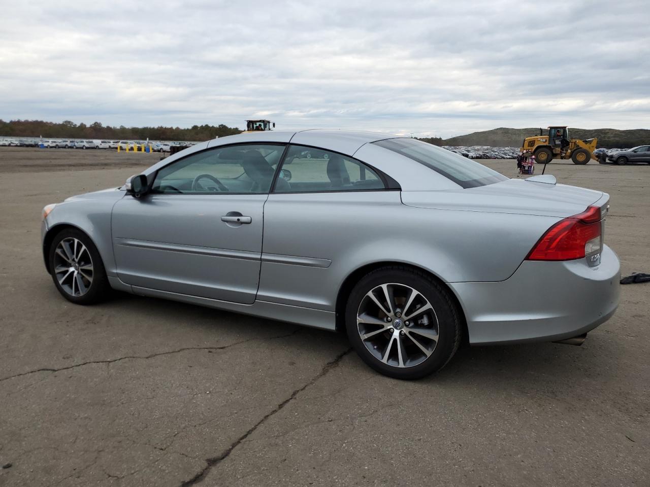 Image 2 of 2011 VOLVO C70 T5 2011 with VIN YV1672MCXBJ112236