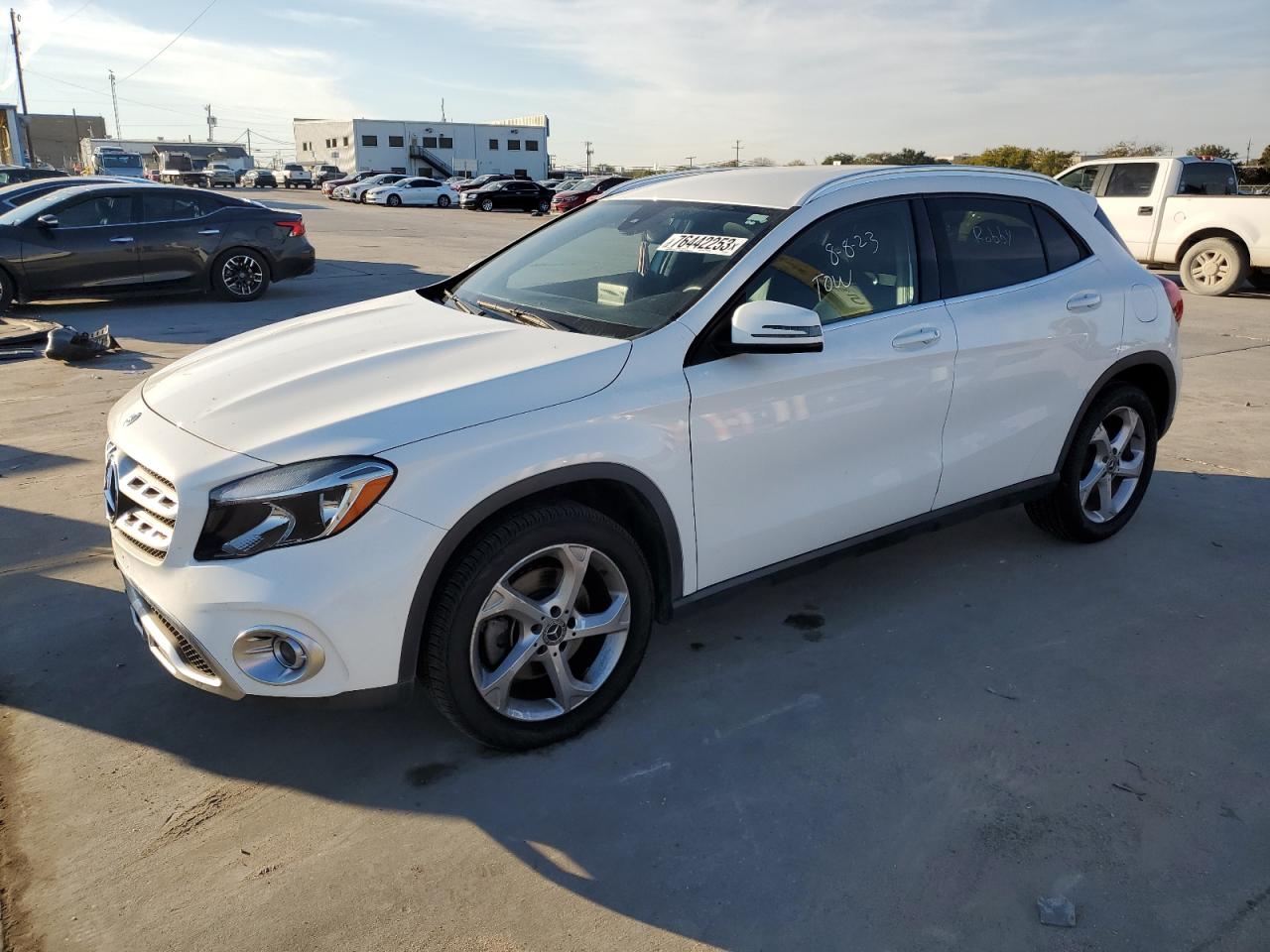 Obraz 1 z 2020 MERCEDES-BENZ GLA 250 2020 z VIN WDCTG4EB8LU027657
