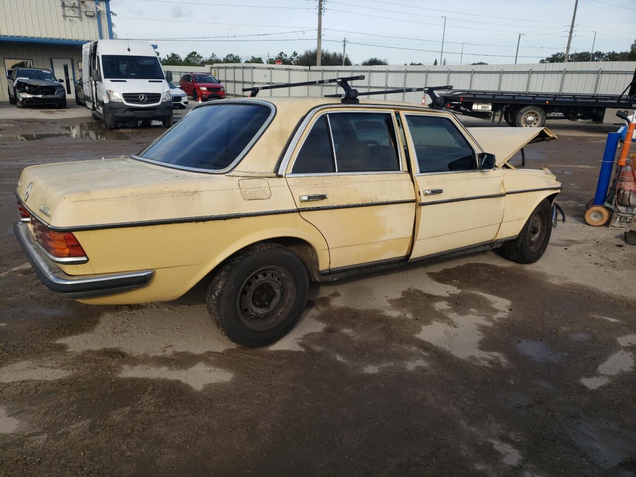 Image 3 of 1983 MERCEDES-BENZ 240 D 1983 with VIN WDBAB23A3DB411819