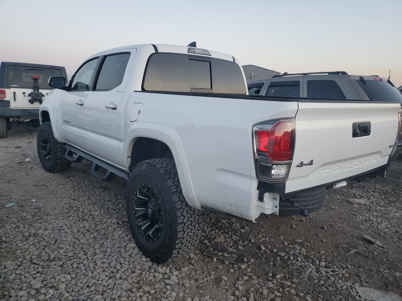 Image 2 of 2019 TOYOTA TACOMA DOUBLE CAB 2019 with VIN 3TMGZ5ANXKM265732