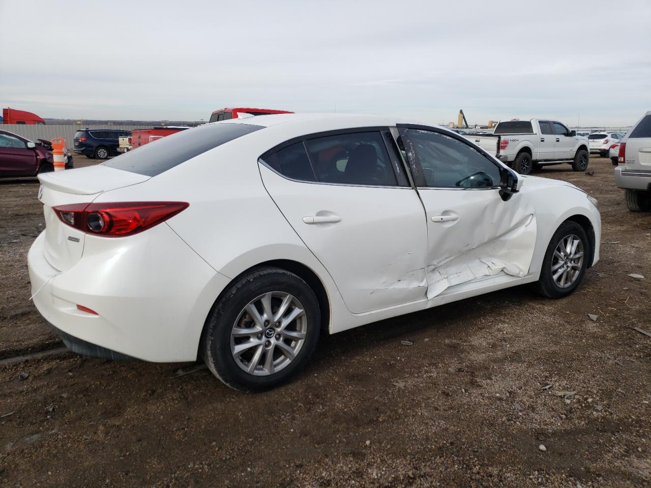 Obraz 3 z 2016 MAZDA 3 TOURING 2016 z VIN JM1BM1W7XG1298598