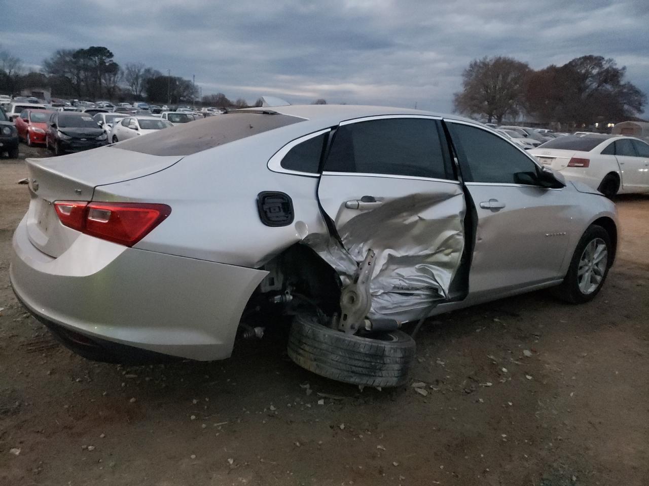 Image 3 of 2018 CHEVROLET MALIBU LT 2018 with VIN 1G1ZD5ST1JF131641