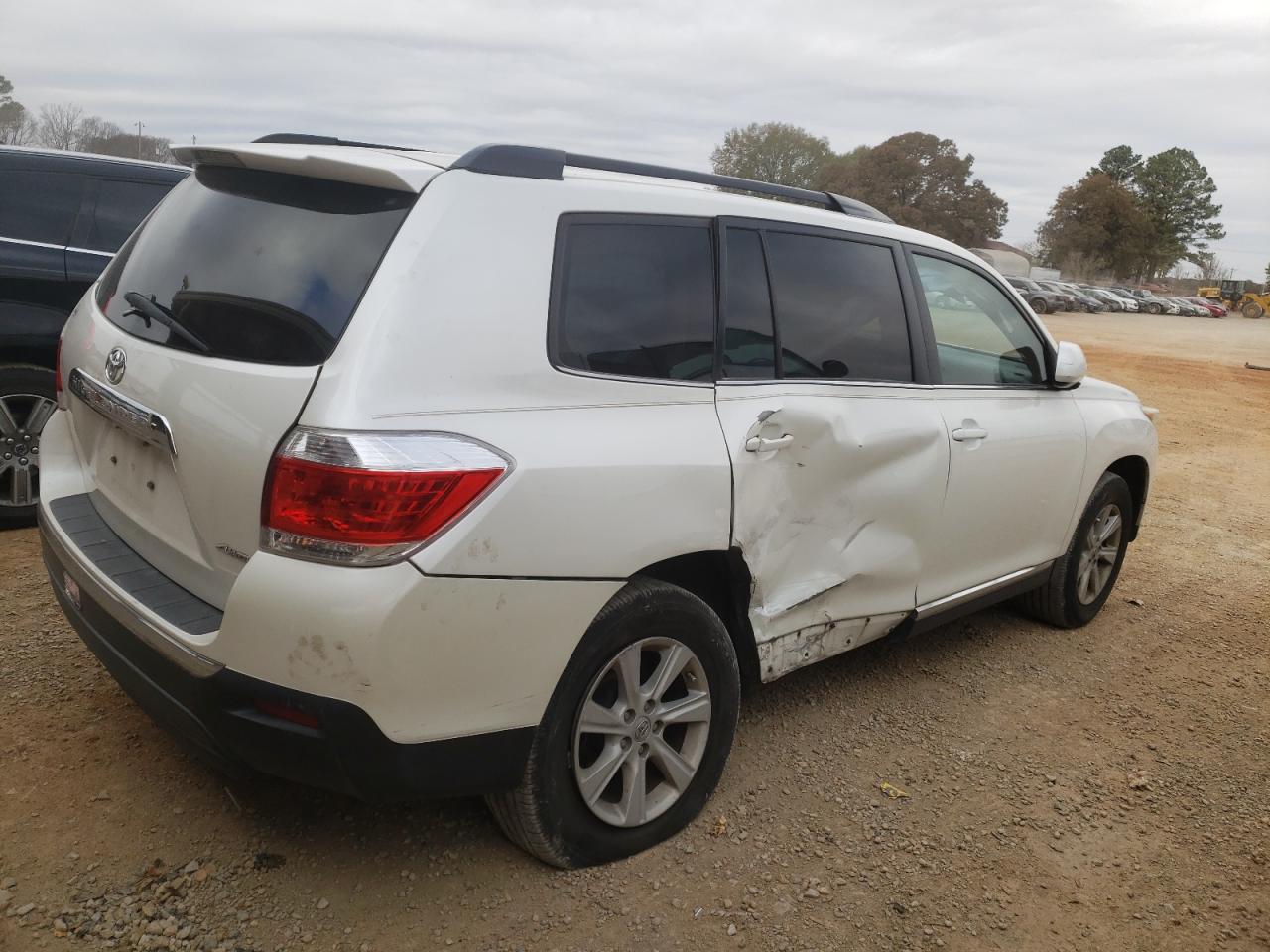 Изображение 3 2013 TOYOTA HIGHLANDER BASE 2013 с VIN 5TDBK3EH5DS178234