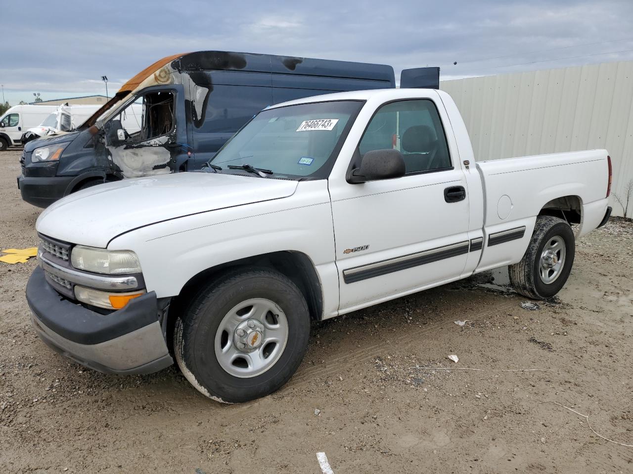 Image 1 of 2000 CHEVROLET SILVERADO C1500 2000 with VIN 1GCEC14W3YZ120951