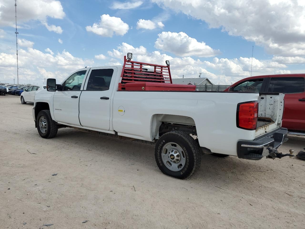Image 2 of 2018 CHEVROLET SILVERADO C2500 HEAVY DUTY 2018 with VIN 1GC1CUEG2JF165748