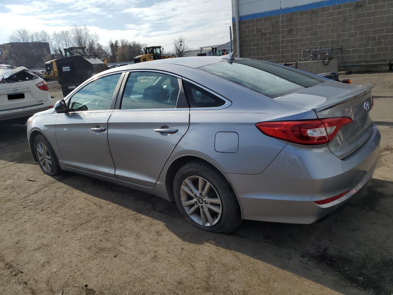 Изображение 2 2015 HYUNDAI SONATA SE 2015 с VIN 5NPE24AFXFH251856