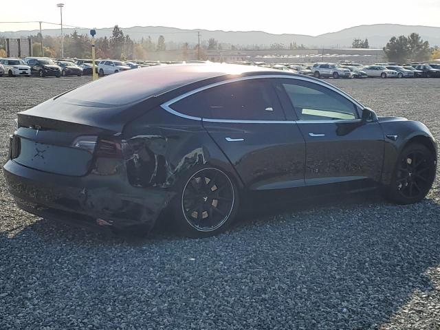 Obraz 3 z 2018 TESLA MODEL 3  2018 z VIN 5YJ3E1EA0JF003859