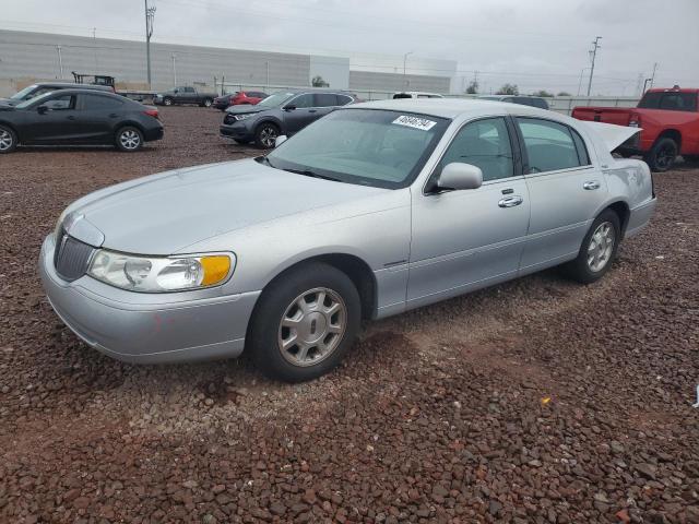 Image 1 of 2002 LINCOLN TOWN CAR SIGNATURE 2002 with VIN 1LNHM82WX2Y667603
