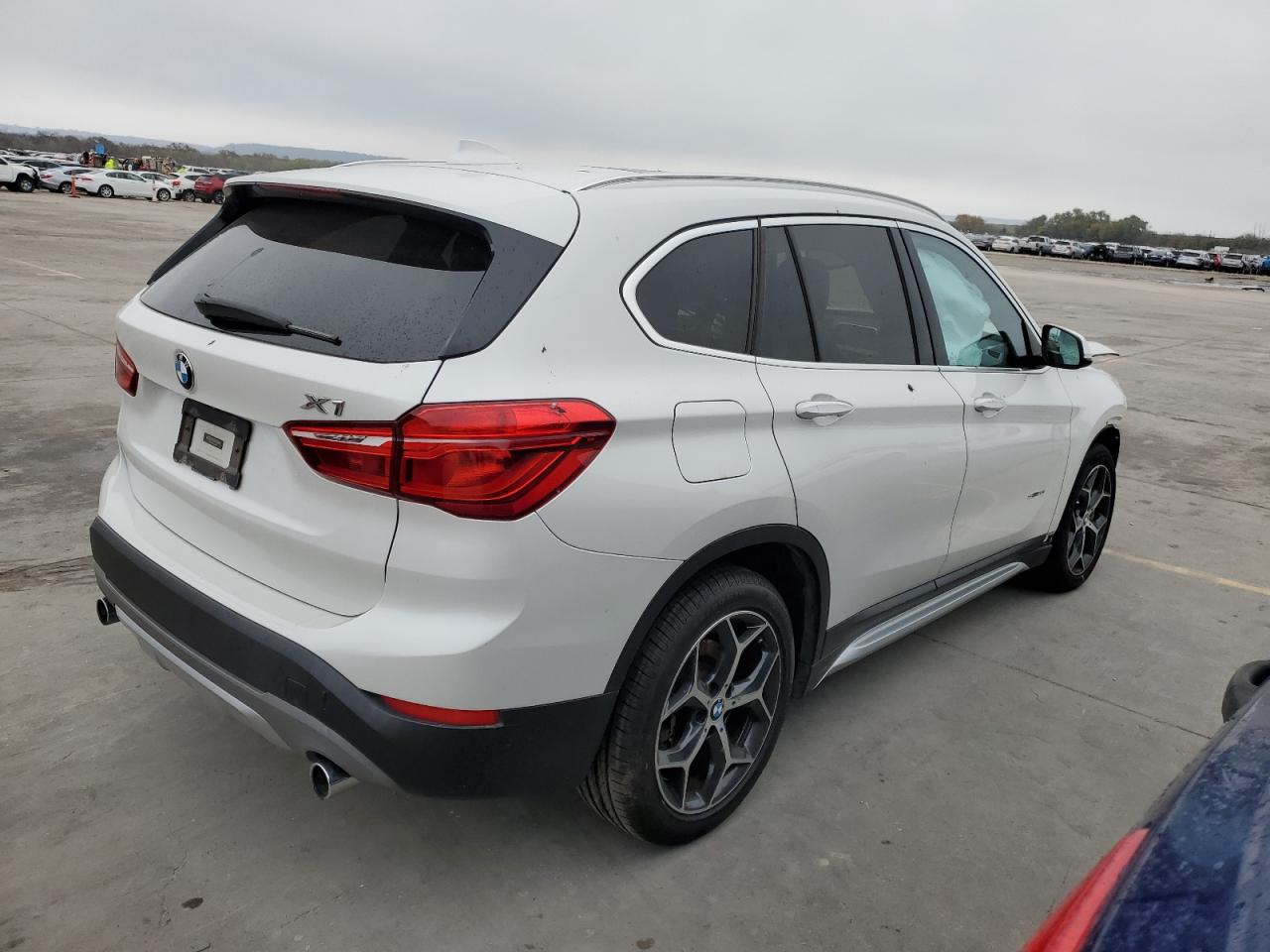Изображение 3 2018 BMW X1 SDRIVE28I 2018 с VIN WBXHU7C39J5L04926