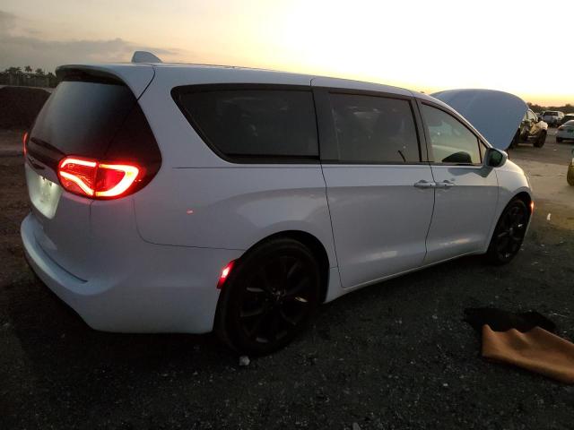 Image 3 of 2019 CHRYSLER PACIFICA TOURING PLUS 2019 with VIN 2C4RC1FGXKR583551