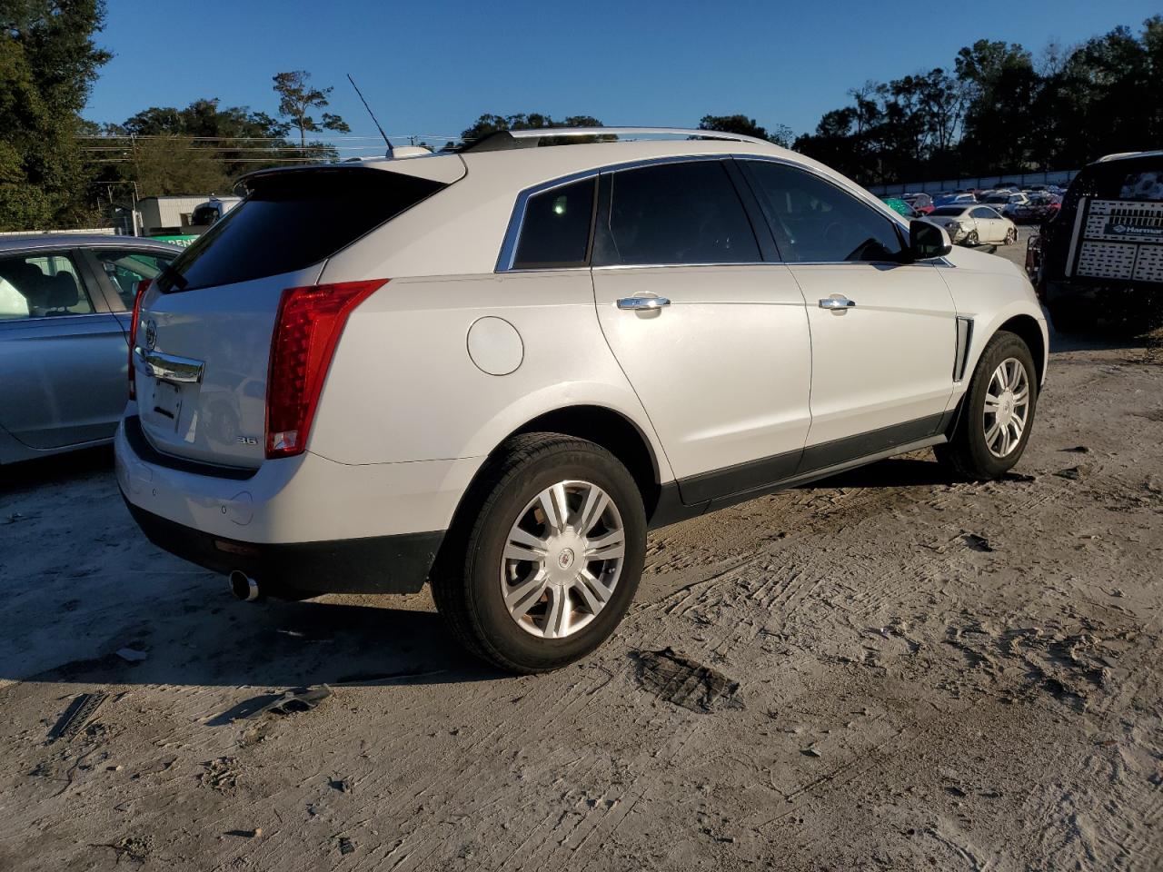 Image 3 of 2015 CADILLAC SRX LUXURY COLLECTION 2015 with VIN 3GYFNBE37FS624304