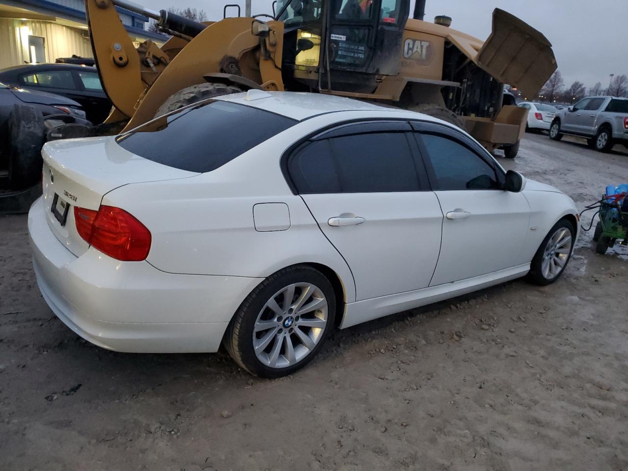 Image 3 of 2011 BMW 328 I 2011 with VIN WBAPH7C5XBE681018