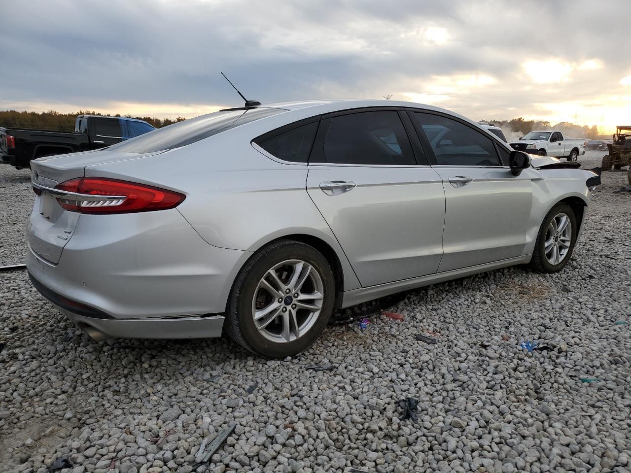 Image 3 of 2018 FORD FUSION SE 2018 with VIN 3FA6P0HD1JR229274