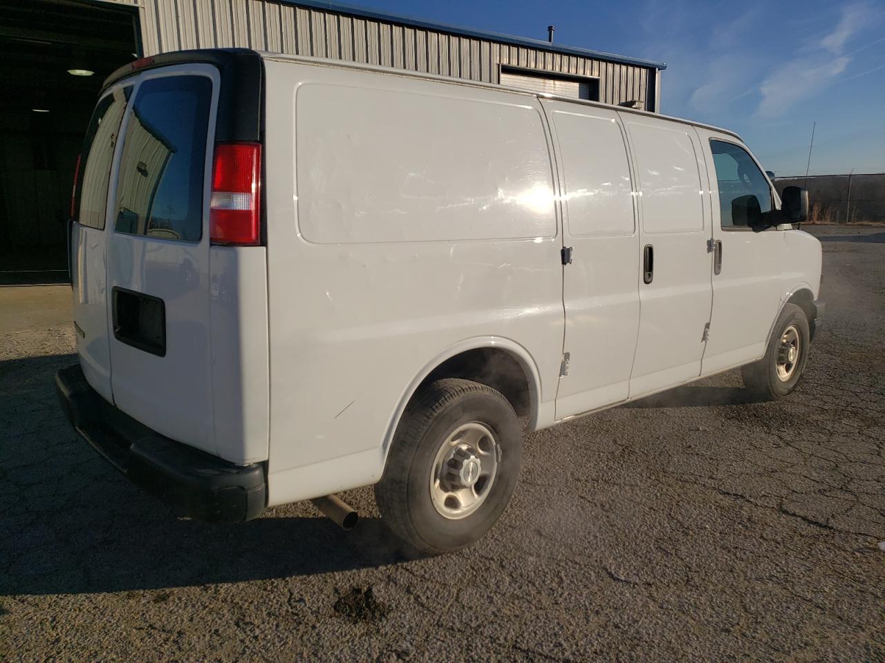 Изображение 3 2018 CHEVROLET EXPRESS G2500  2018 с VIN 1GCWGAFP3J1264468