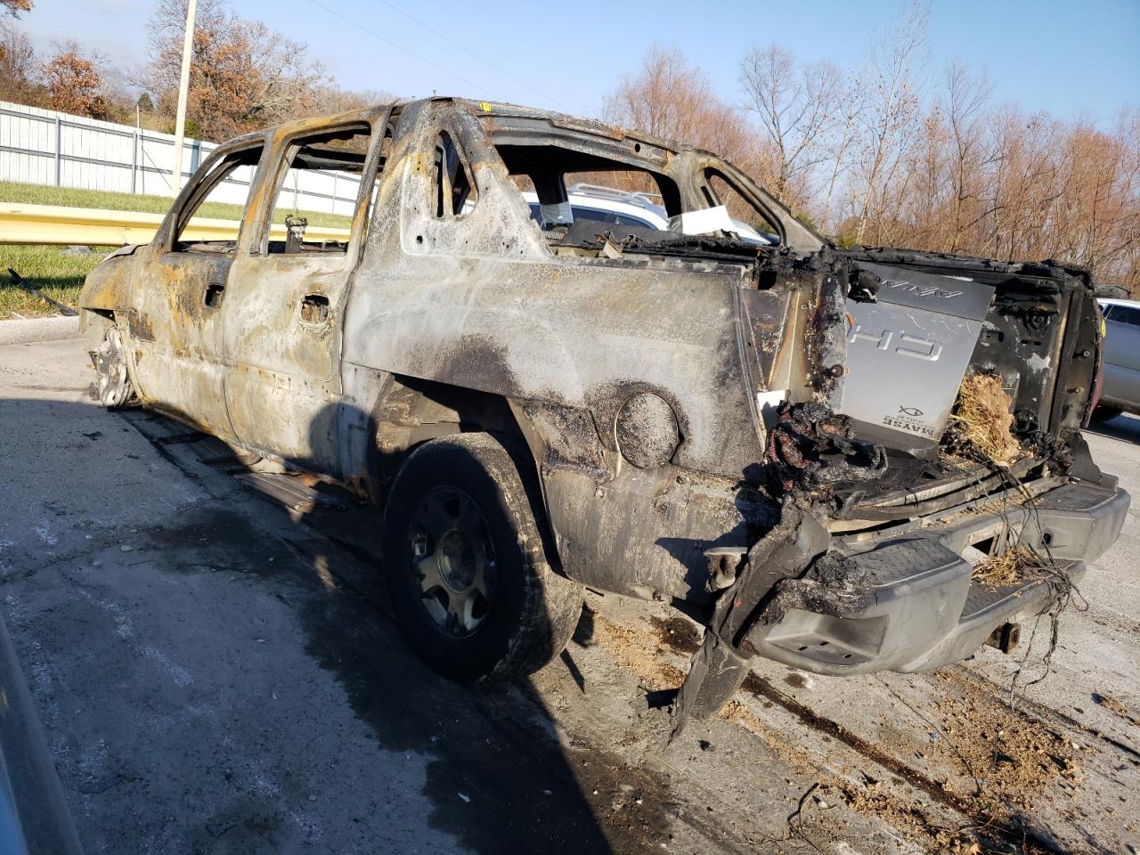 Image 2 of 2003 CHEVROLET AVALANCHE K1500 2003 with VIN 3GNEK13T73G101149