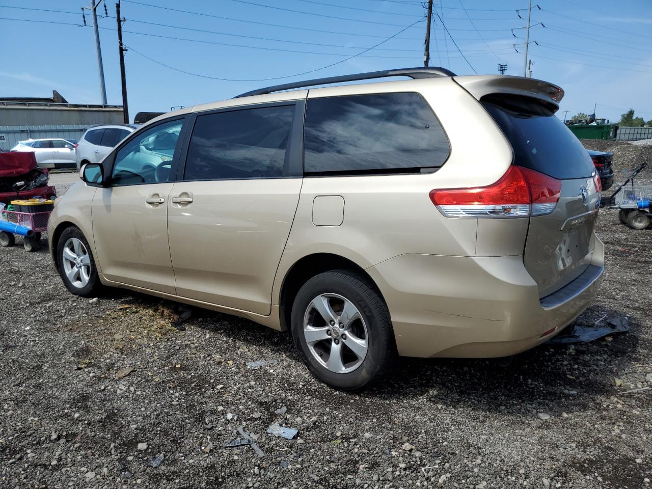 Изображение 2 2011 TOYOTA SIENNA LE 2011 с VIN 5TDKK3DC8BS133436