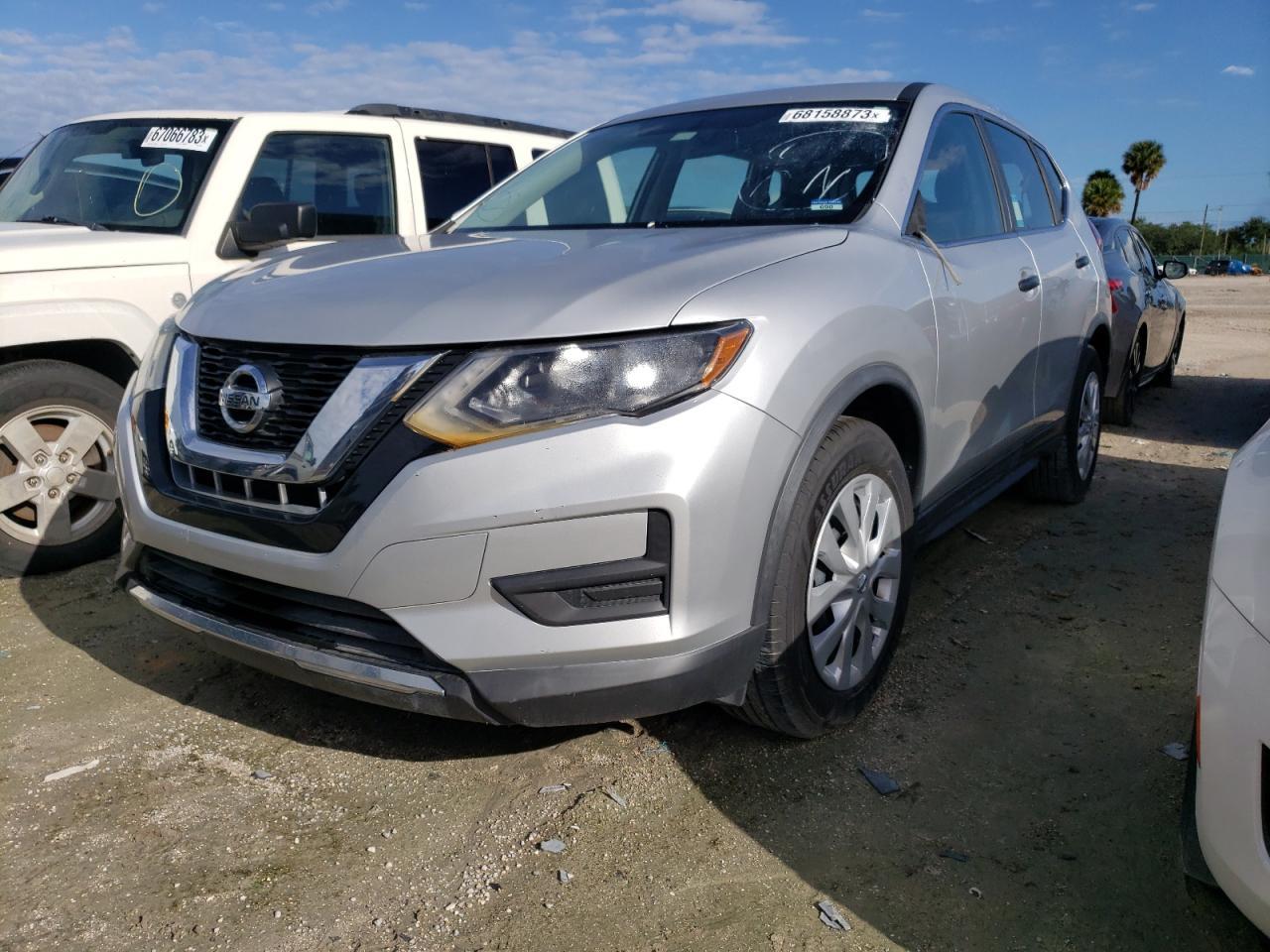 Obraz 1 z 2017 NISSAN ROGUE S 2017 z VIN KNMAT2MT2HP500188