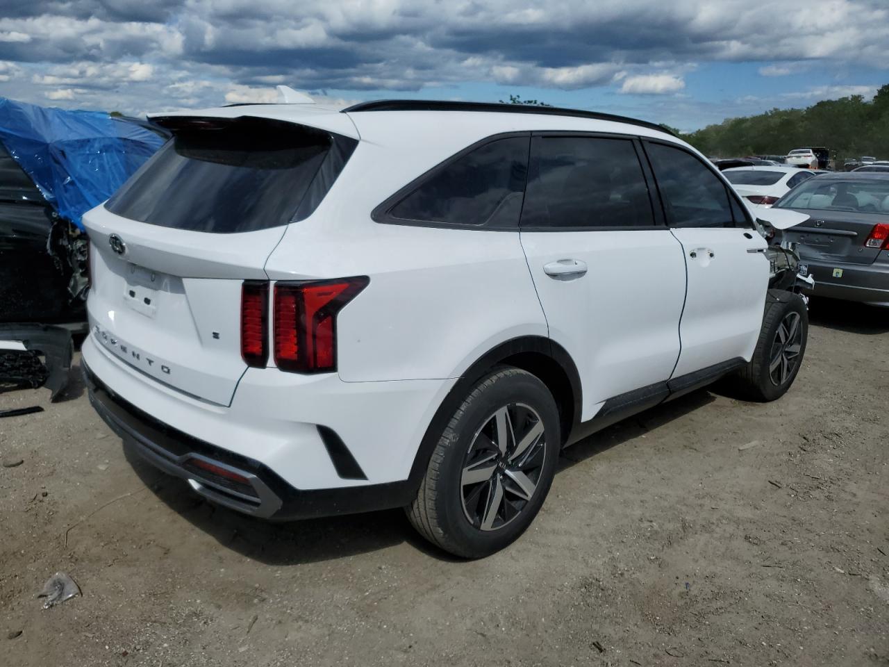 Изображение 3 2021 KIA SORENTO S 2021 с VIN 5XYRL4LC3MG065873