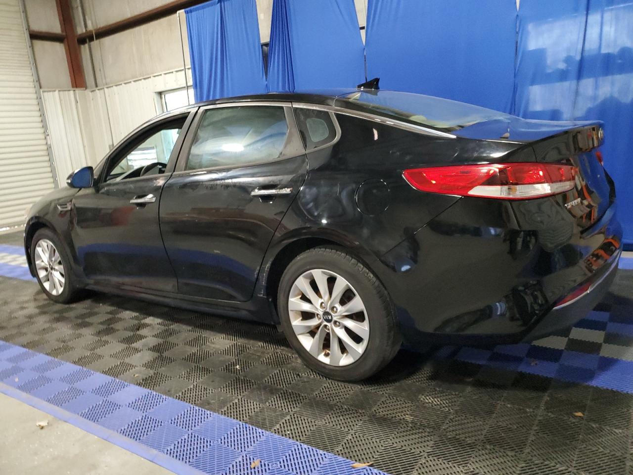 Obraz 2 z 2016 KIA OPTIMA LX 2016 z VIN 5XXGT4L32GG069266