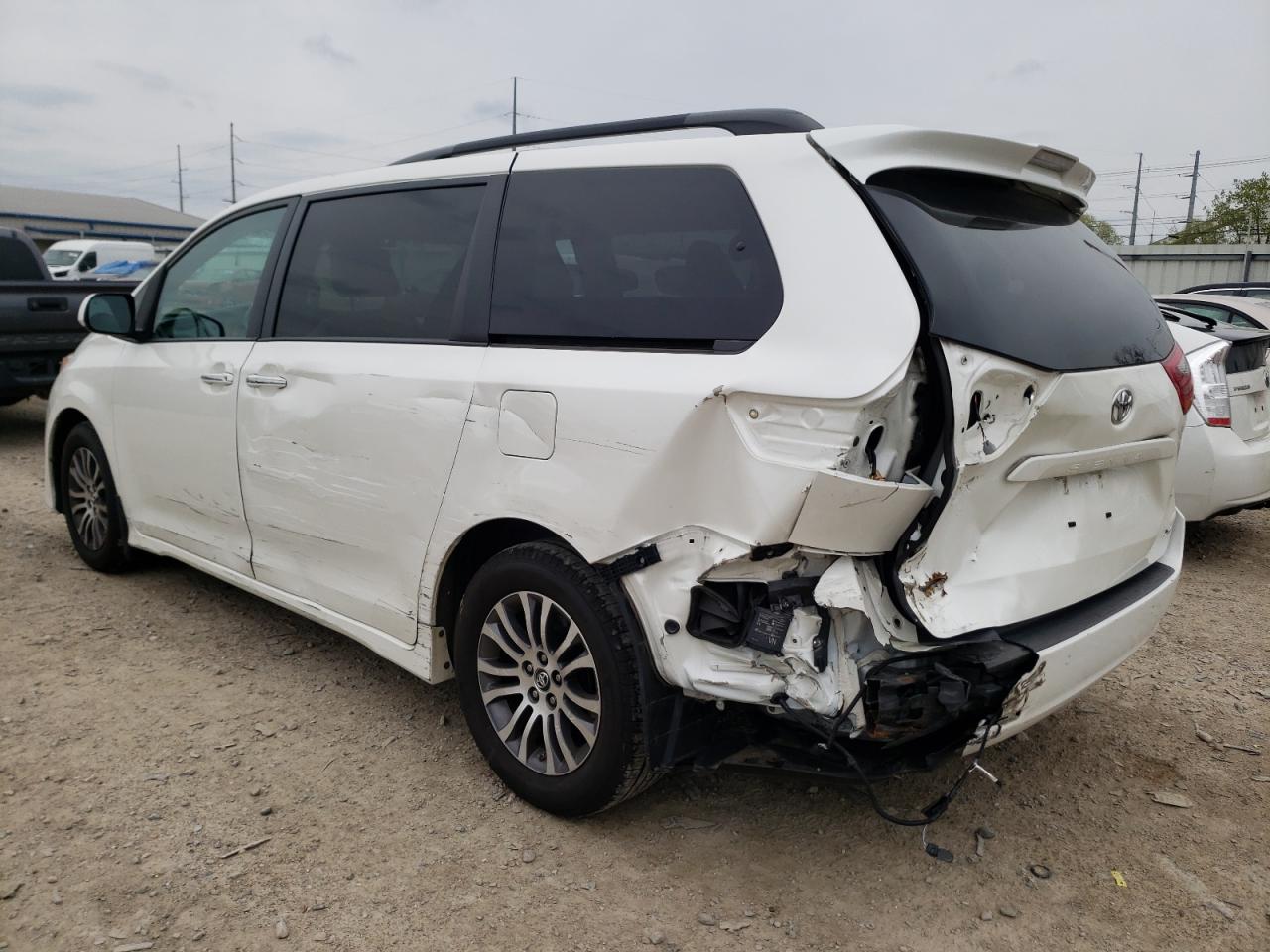 Image 2 of 2018 TOYOTA SIENNA XLE 2018 with VIN 5TDYZ3DC6JS954295