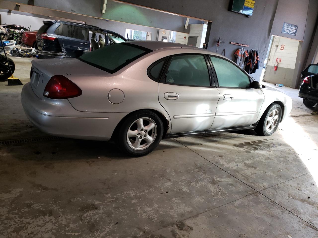 Image 3 of 2003 FORD TAURUS SES 2003 with VIN 1FAFP55U33A184143