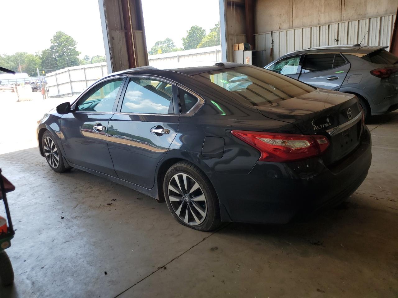 Изображение 2 2017 NISSAN ALTIMA 2.5 2017 с VIN 1N4AL3AP4HC254612