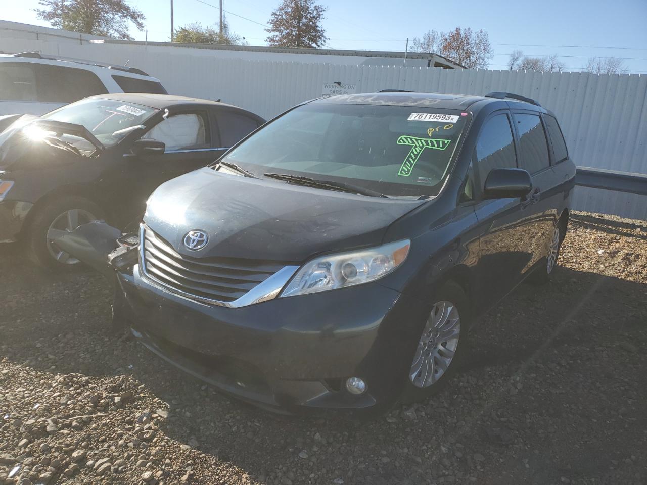 Image 1 of 2011 TOYOTA SIENNA XLE 2011 with VIN 5TDYK3DC3BS161252