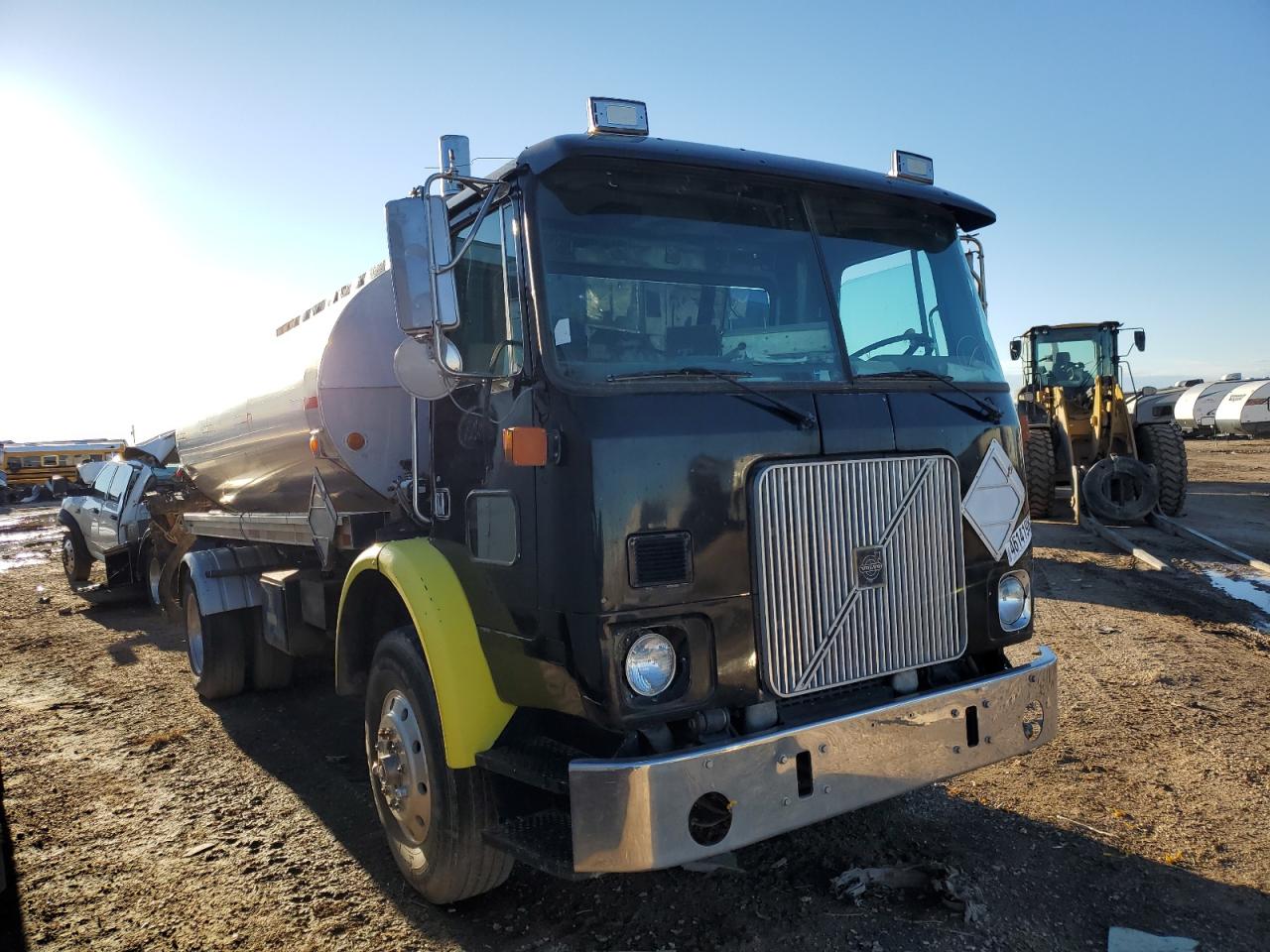 Изображение 1 2000 VOLVO XPEDITOR WX 2000 с VIN 4V2D32UE9YN234255