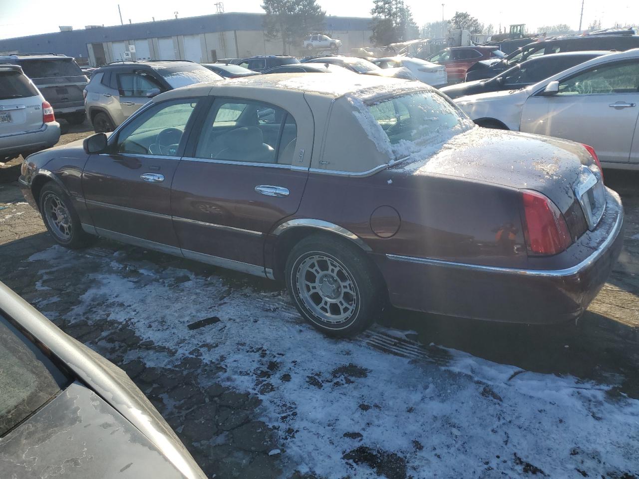 Obraz 2 z 2001 LINCOLN TOWN CAR SIGNATURE 2001 z VIN 1LNHM82W51Y723901