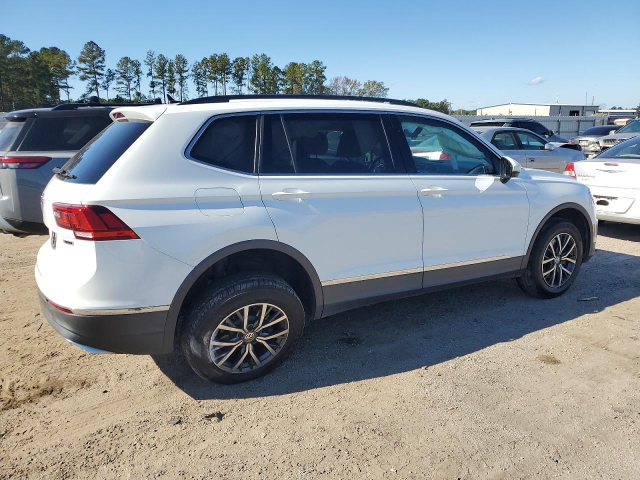 Image 3 of 2020 VOLKSWAGEN TIGUAN SE 2020 with VIN 3VV2B7AX4LM082387