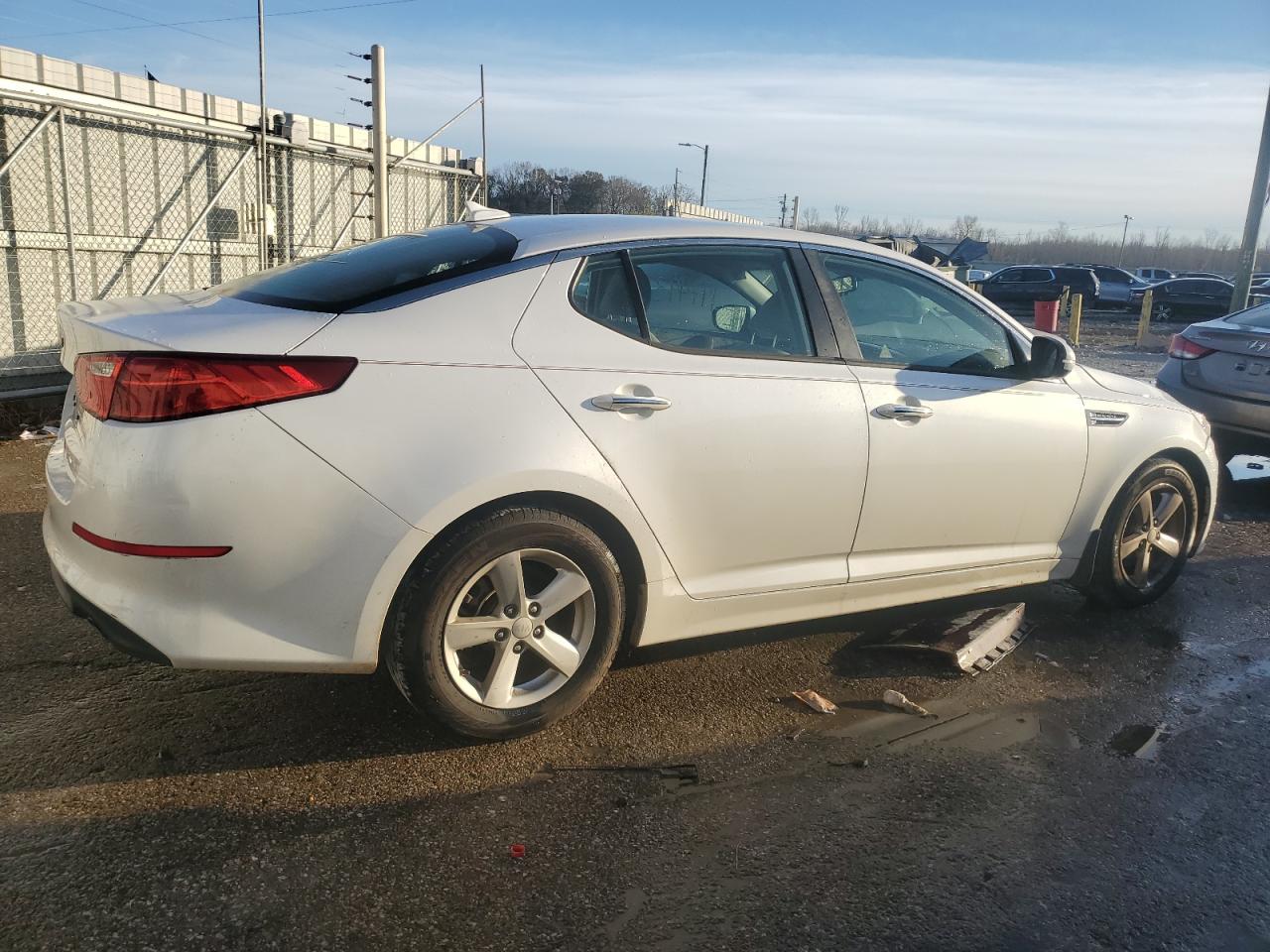 Изображение 3 2015 KIA OPTIMA LX 2015 с VIN KNAGM4A70F5645715