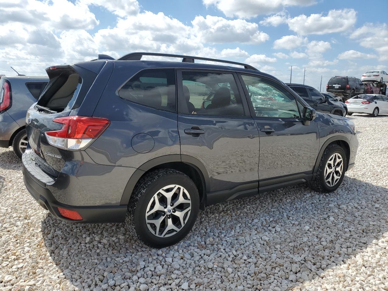 Obraz 3 z 2021 SUBARU FORESTER PREMIUM 2021 z VIN JF2SKAJCXMH400304