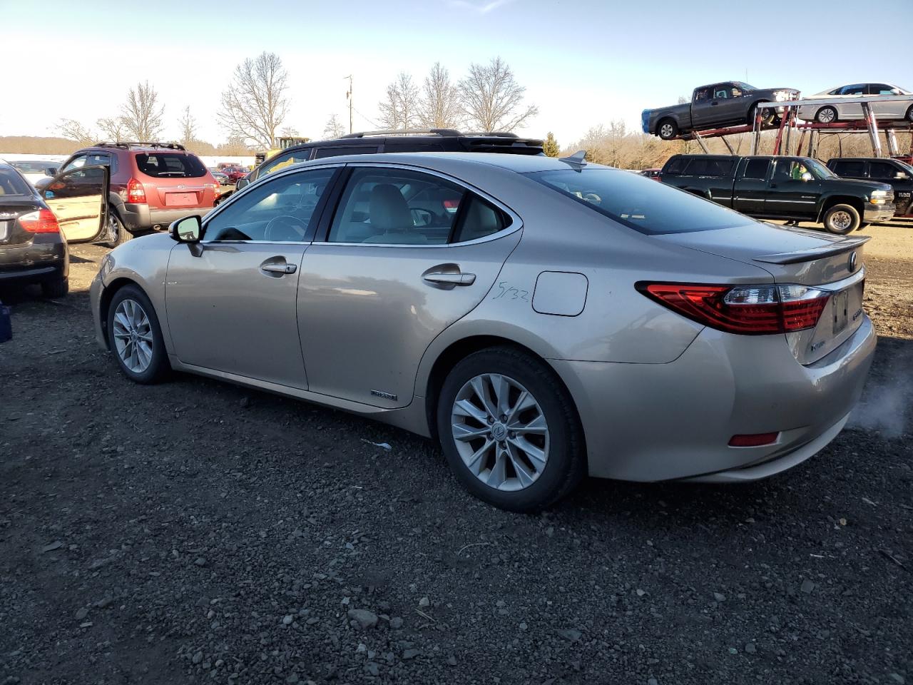 Image 2 of 2013 LEXUS ES 300H 2013 with VIN JTHBW1GG2D2011476