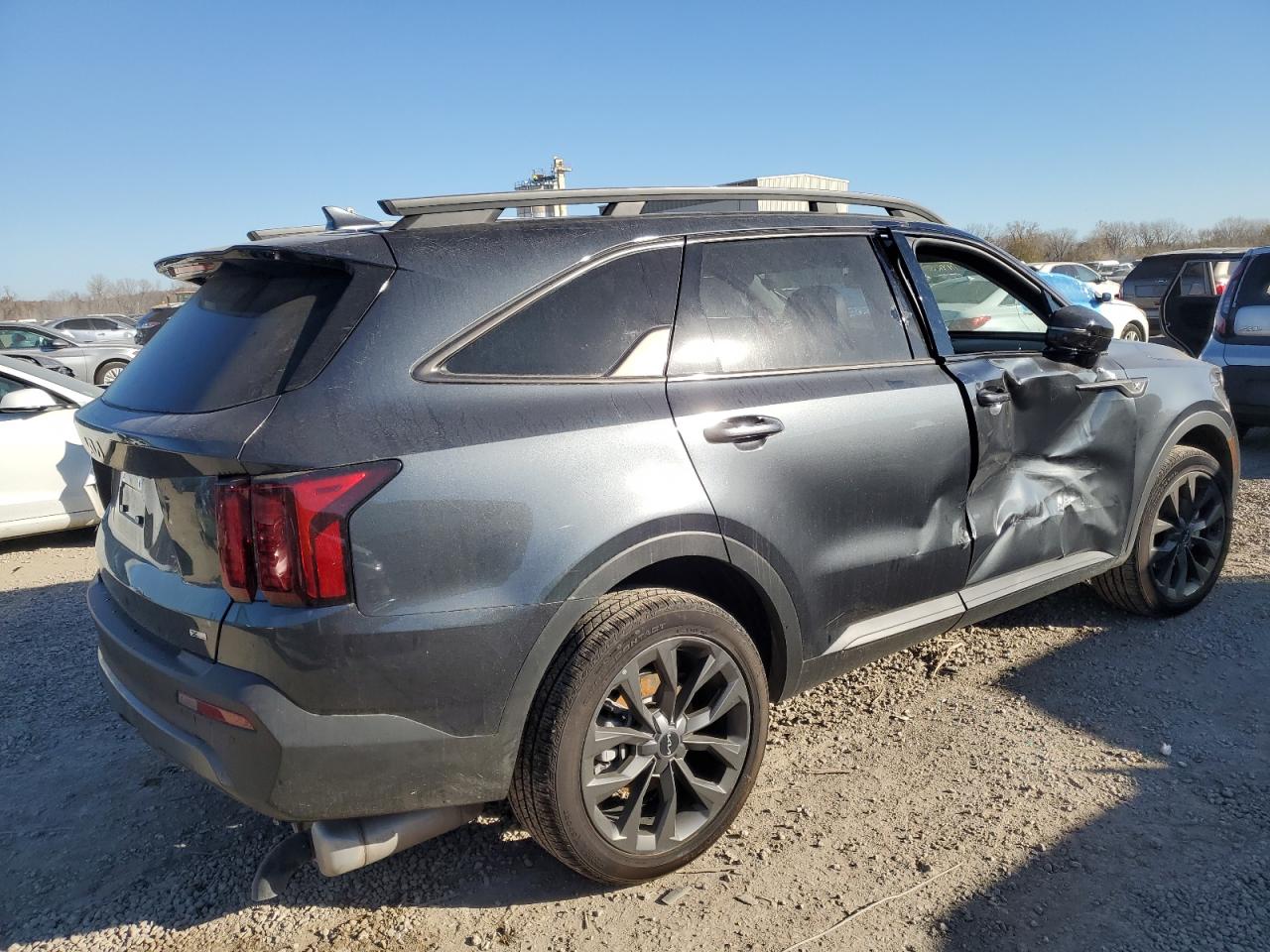 Изображение 3 2023 KIA SORENTO EX 2023 с VIN 5XYRHDLF5PG202599