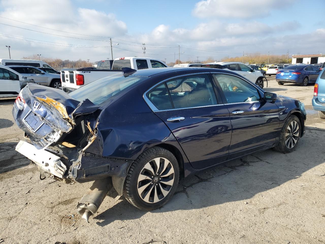 Image 3 of 2015 HONDA ACCORD TOURING HYBRID 2015 with VIN 1HGCR6F79FA005129
