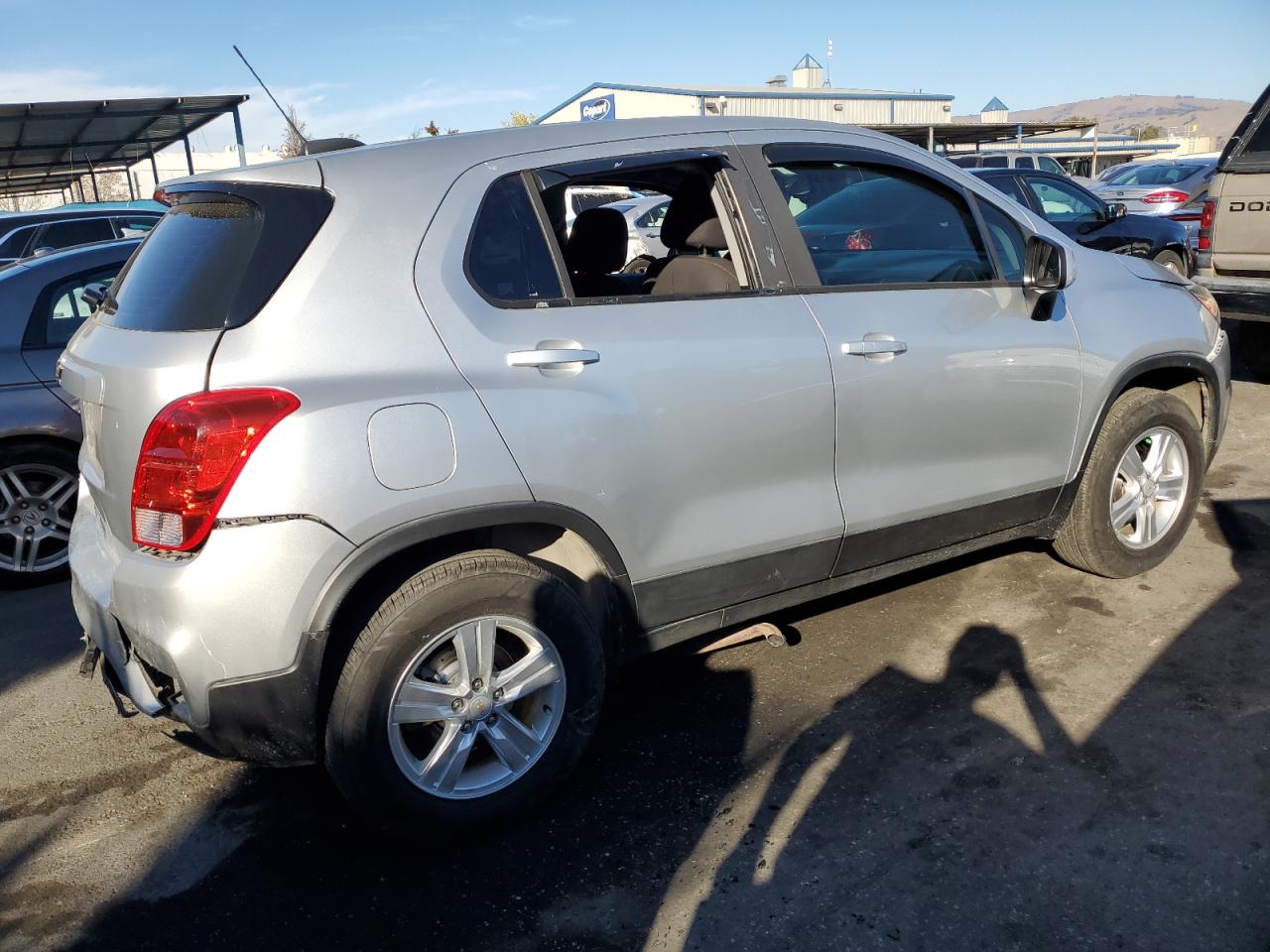 Image 3 of 2018 CHEVROLET TRAX LS 2018 with VIN KL7CJNSB9JB595178