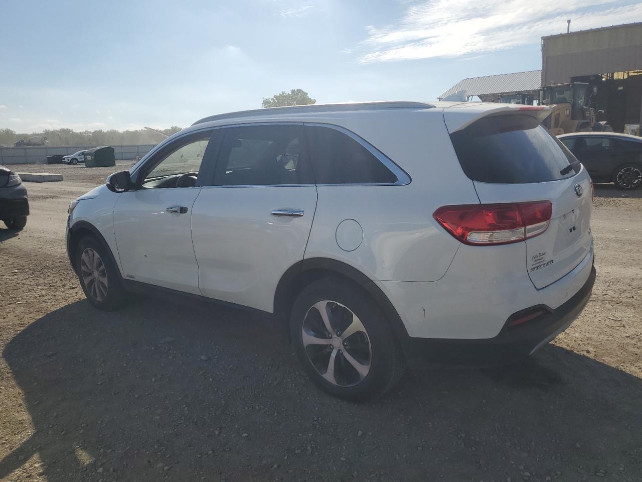 Image 2 of 2016 KIA SORENTO EX 2016 with VIN 5XYPHDA19GG015610