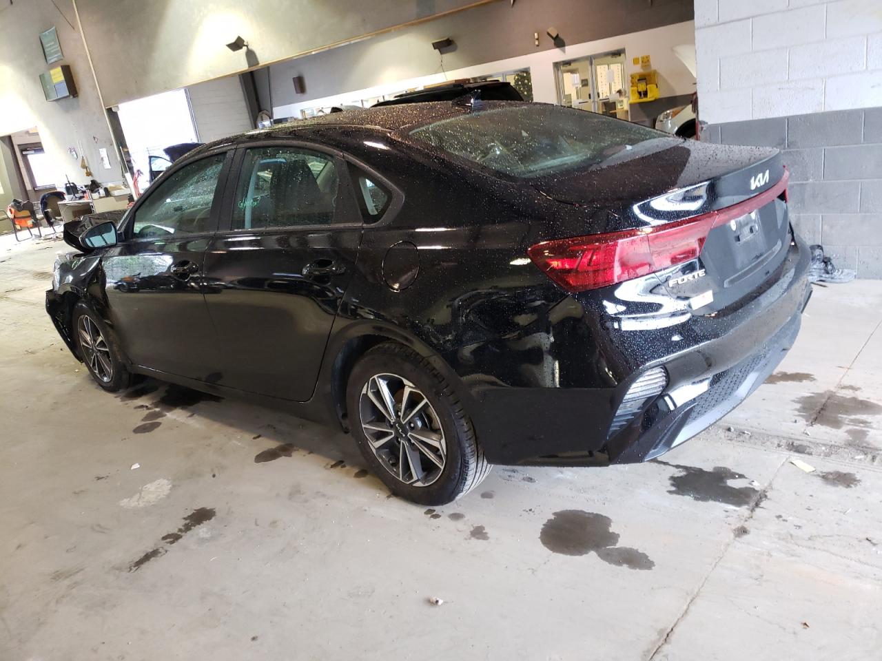 Изображение 2 2023 KIA FORTE LX 2023 с VIN 3KPF24AD1PE596055