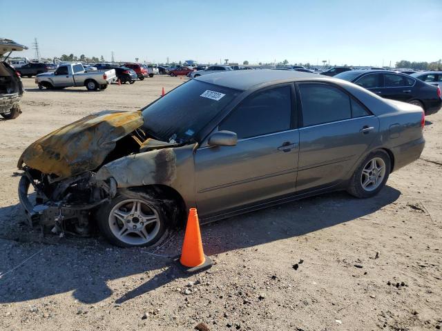 Obraz 1 z 2004 TOYOTA CAMRY LE 2004 z VIN 4T1BE32K04U849467