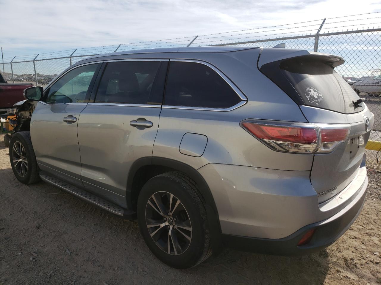 Изображение 2 2016 TOYOTA HIGHLANDER XLE 2016 с VIN 5TDKKRFHXGS160737